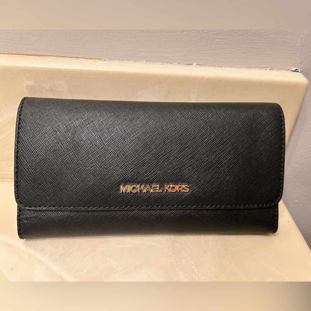 NWOT Michael Kors Jet Set Travel Large Trifold Wallet Leather Black with Gold